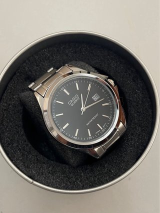Reloj Casio MTP Plateado y Negro