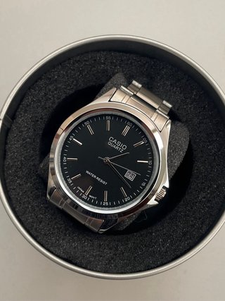 Reloj Casio MTP Plateado y Negro