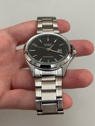 Reloj Casio MTP Plateado y Negro