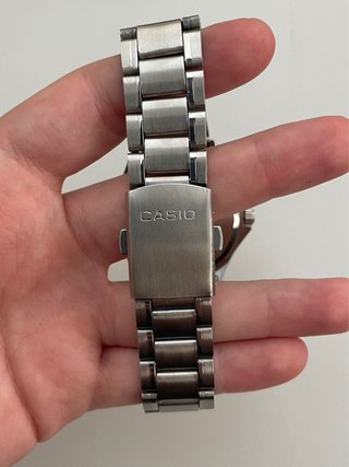 Reloj Casio MTP Plateado y Negro