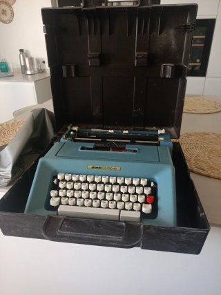 Máquina de escribir Olivetti STUDIO 46