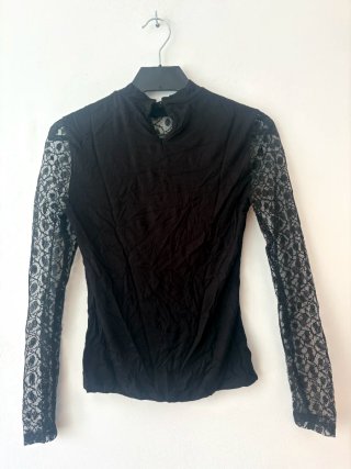 Top de encaje negro