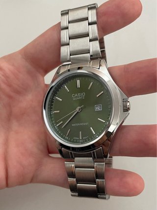 Reloj Casio MTP Plateado y Verde