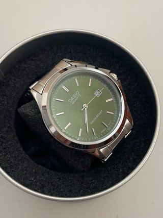 Reloj Casio MTP Plateado y Verde