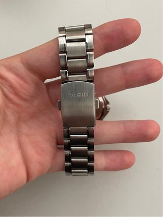 Reloj Casio MTP Plateado y Verde