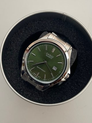Reloj Casio MTP Plateado y Verde