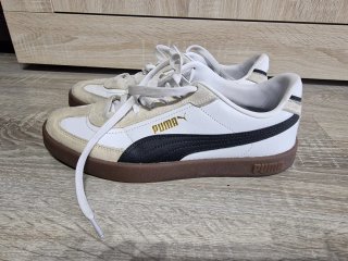 Zapatillas Puma Beige y Blancas