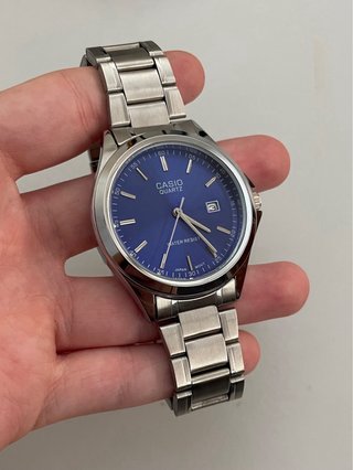 Reloj Casio MTP Plateado y Azul Marino
