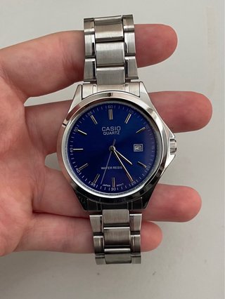 Reloj Casio MTP Plateado y Azul Marino