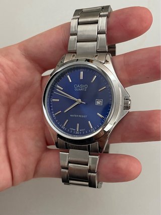 Reloj Casio MTP Plateado y Azul Marino