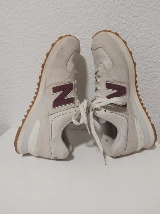 Zapatillas New Balance Beige y Morado