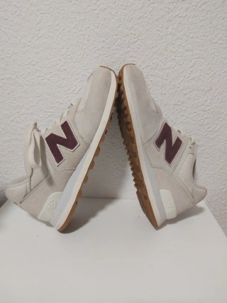 Zapatillas New Balance Beige y Morado