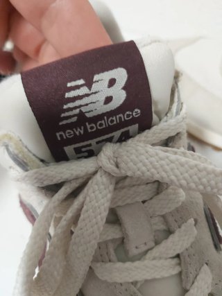 Zapatillas New Balance Beige y Morado