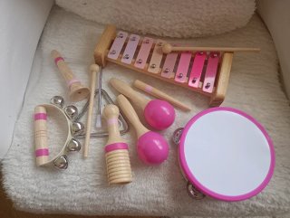 Juego de música. Clases música y movimiento