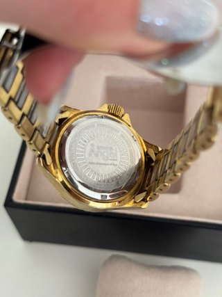 Reloj Invicta Dorado con Circonitas Edición Limita