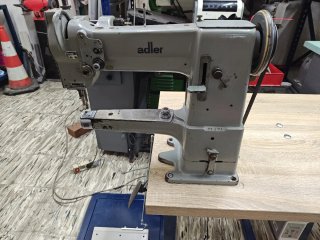 Máquina Adler 069 triple arrastre brazo libre