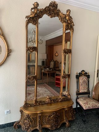Espejo Rococó Dorado con Arcón