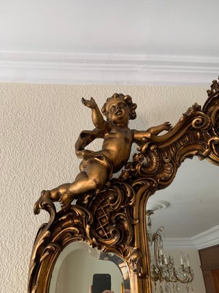 Espejo Rococó Dorado con Arcón