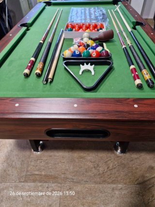 Mesa de billar americano con accesorios