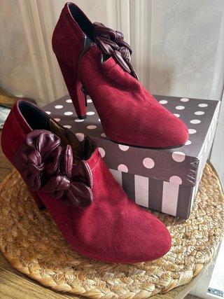 Botines rojos con lazo sin estrenar