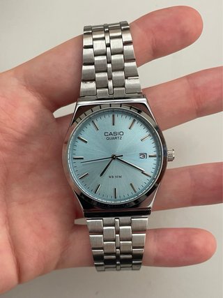 Reloj Casio MTP Plateado y Dial Azul Claro