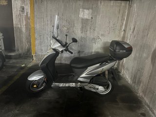 Scooter Alzago Plata/Negro Poco Uso