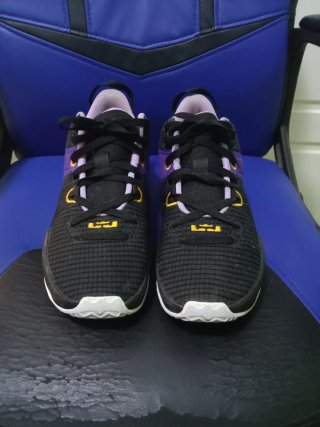 Zapatillas Nike LeBron James Negras/Moradas