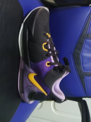 Zapatillas Nike LeBron James Negras/Moradas