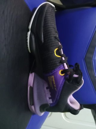Zapatillas Nike LeBron James Negras/Moradas