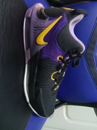 Zapatillas Nike LeBron James Negras/Moradas
