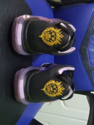 Zapatillas Nike LeBron James Negras/Moradas