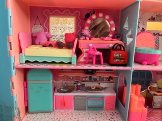 L.O.L Surprise! Squish Sand Magic House.