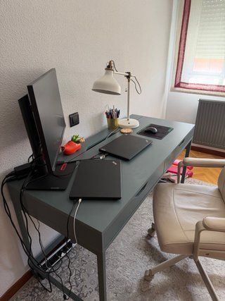 Mesa de escritorio metálica color verde azulado