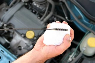 Te Ayuda a sacar exceso de aceite de tu motor