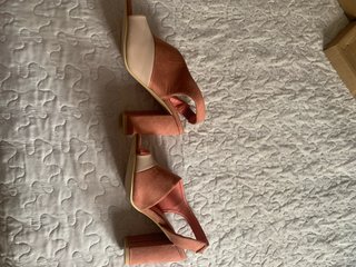 Tacones bicolor con tacón ancho