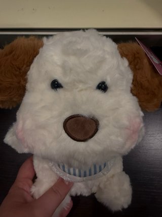 Peluche perro blanco con orejas marrones