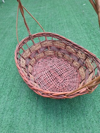 Cesta de mimbre con asa