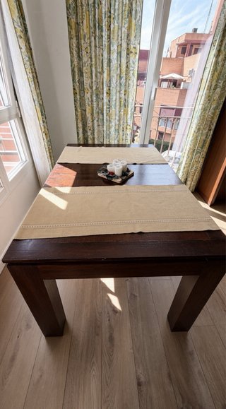 Mesa extensible y 4 Sillas Banak Madera y Mimbre