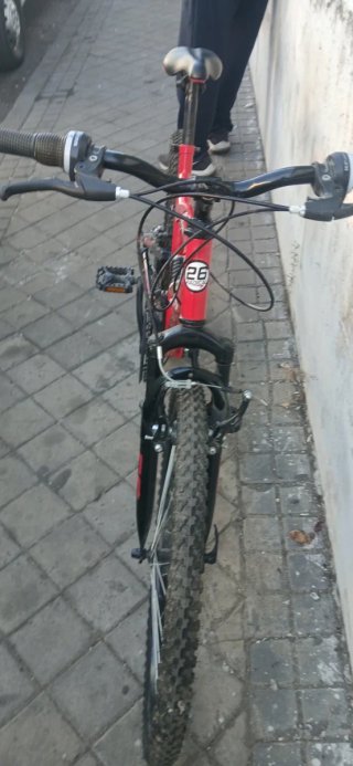Bicicleta de montaña roja