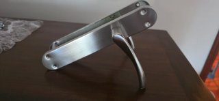 Set de 4 Manillas de Puerta en Inox con el herraje