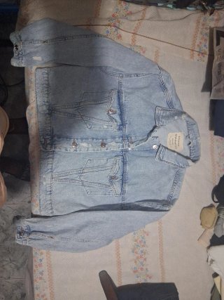Chaqueta vaquera desgastada