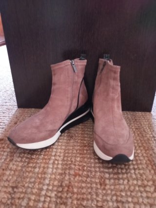 Botines XTI Marrones y Negros