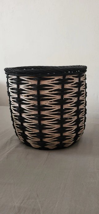 Cesta de Mimbre Blanca y Negra 25x28 cm