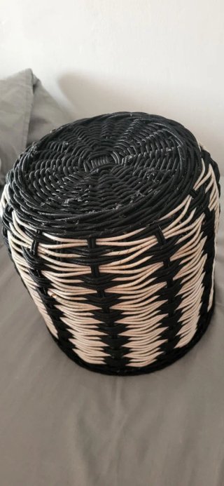 Cesta de Mimbre Blanca y Negra 25x28 cm