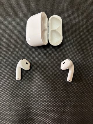 Apple AirPods 4 con Cancelación de Ruido