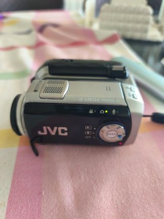 Videocámara JVC con funda y caja