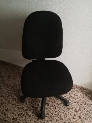 Silla de oficina negra