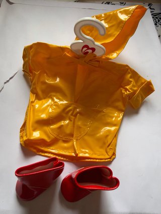 Chubasquero Chabel Amarillo y Botas Rojas