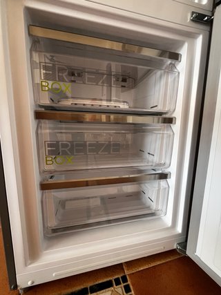 Frigorífico con Congelador, marca Midea
