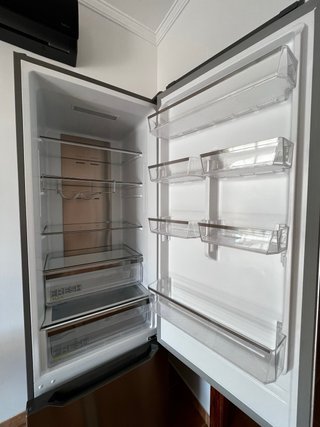 Frigorífico con Congelador, marca Midea
